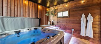 Romantic Adult Kink Theme Couples Getaway-Hot Tub -Free Golf Cart For Sept. Only