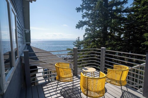 Waterfront Seaglass Getaway