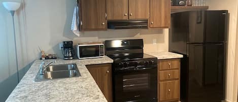Geladeira, micro-ondas, fogão, cooktop
