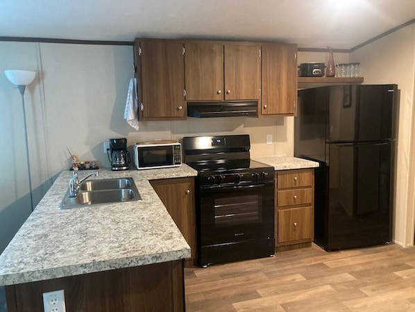 Refrigerador, microondas, horno, placa de cocina