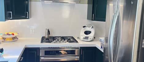 Oven, stovetop, dishwasher