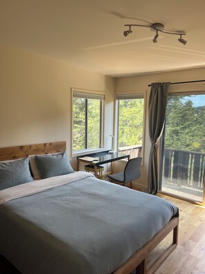 2 bedrooms, iron/ironing board, Internet, bed sheets