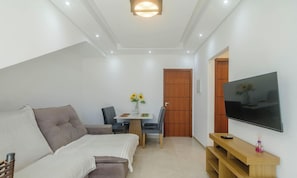 Appartamento Basic | Area soggiorno | Smart TV 32 pollici con canali digitali