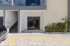 Basic Apartment | Exterior detail