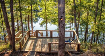 Rockshore Escape: Smith Lake Haven, Private Dock, Fire Pit and Ultimate Serenity