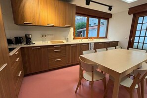 Réfrigérateur, micro-ondes, four, lave-vaisselle