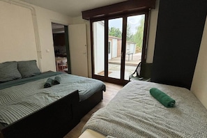 5 bedrooms, WiFi, bed sheets