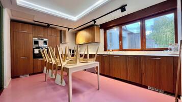 Réfrigérateur, micro-ondes, four, lave-vaisselle