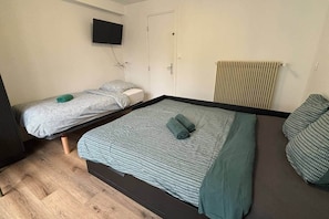 5 bedrooms, WiFi, bed sheets