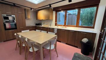 Réfrigérateur, micro-ondes, four, lave-vaisselle