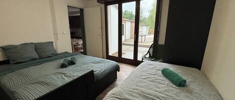 5 bedrooms, WiFi, bed sheets