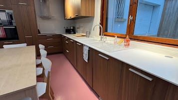 Réfrigérateur, micro-ondes, four, lave-vaisselle