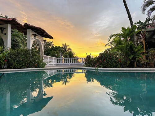 Ocean Vista Tamarindo - Apt 40 - Cozy Retreat w/ Extra Beds & Hilltop Pool