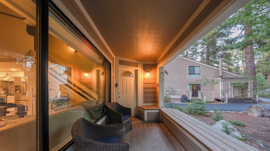 Near Ski, Beach, & Hiking Trails + Clubhouse Pool & Hot Tub Access Juanita Blue by Avantstay