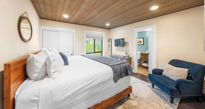 Near Ski, Beach, & Hiking Trails + Clubhouse Pool & Hot Tub Access Juanita Blue by Avantstay