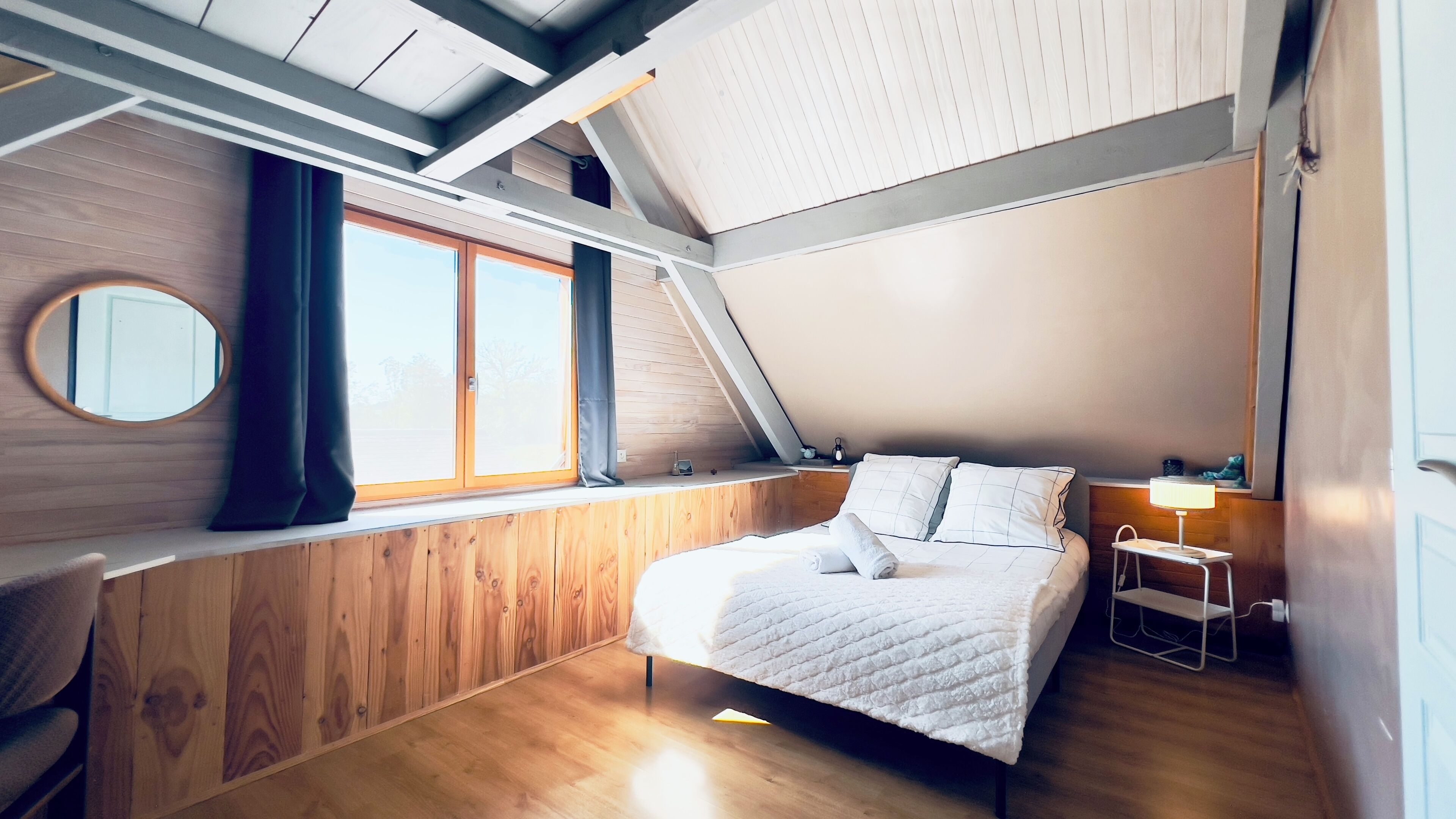 3 quartos, ferros/tábuas de passar roupa, Wi-Fi, roupa de cama