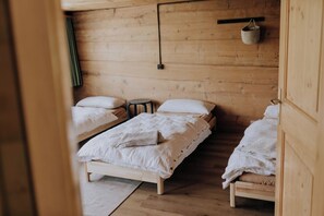 4 bedrooms, WiFi, bed sheets