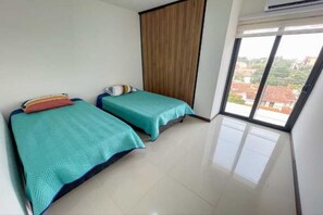 2 bedrooms, internet, bed sheets