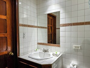 Handtücher, Seife, Toilettenpapier