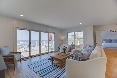 Gorgeous Waterfront Retreat - 4bdrms/3.5bths