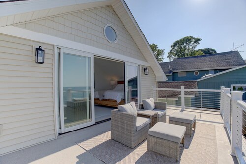 Gorgeous Waterfront Retreat - 4bdrms/3.5bths