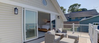 Gorgeous Waterfront Retreat - 4bdrms/3.5bths