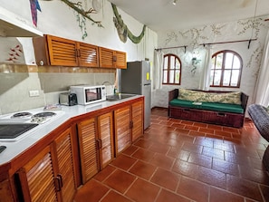 Microwave, oven, stovetop - Ocean Vista Tamarindo - Apt 47 - Hilltop Retreat | Ocean & Garden Views (Tamarindo)