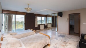 A hotel room with two beds, large windows, a chandelier, and a view of the outdoors. - My Rooms City Hotel Monte Blanco (Neaño)