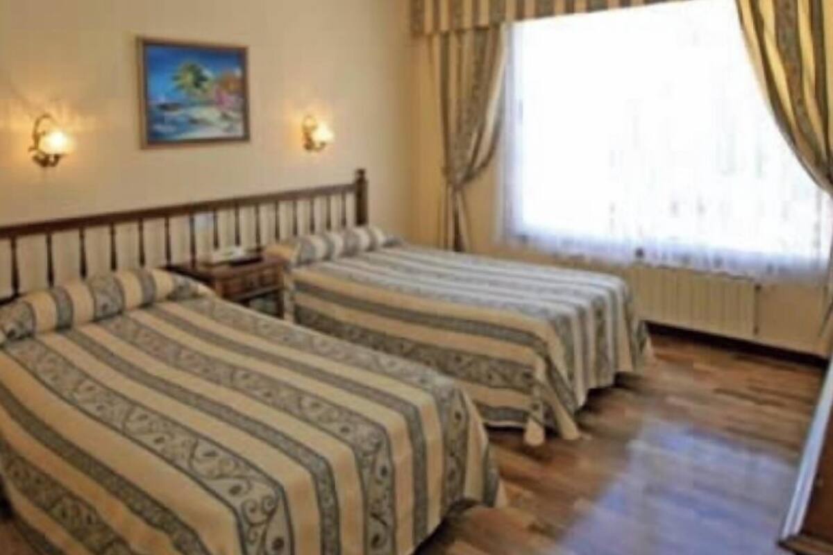 Basic Twin Room | Free WiFi
