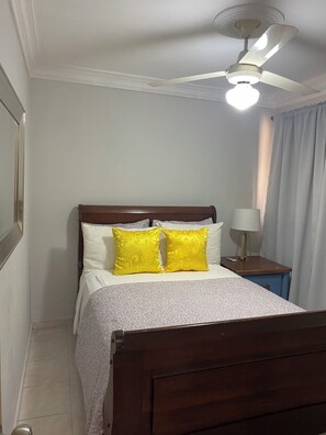 2 habitaciones, tabla de planchar con plancha, wifi y ropa de cama 