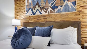 4 bedrooms, desk, iron/ironing board, travel cot