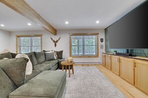 Smart-TV, peis, videospill og fotballspill