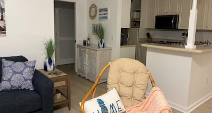 Charming 2 Bedroom Villa in delightful Beach Walk Hutchinson Island