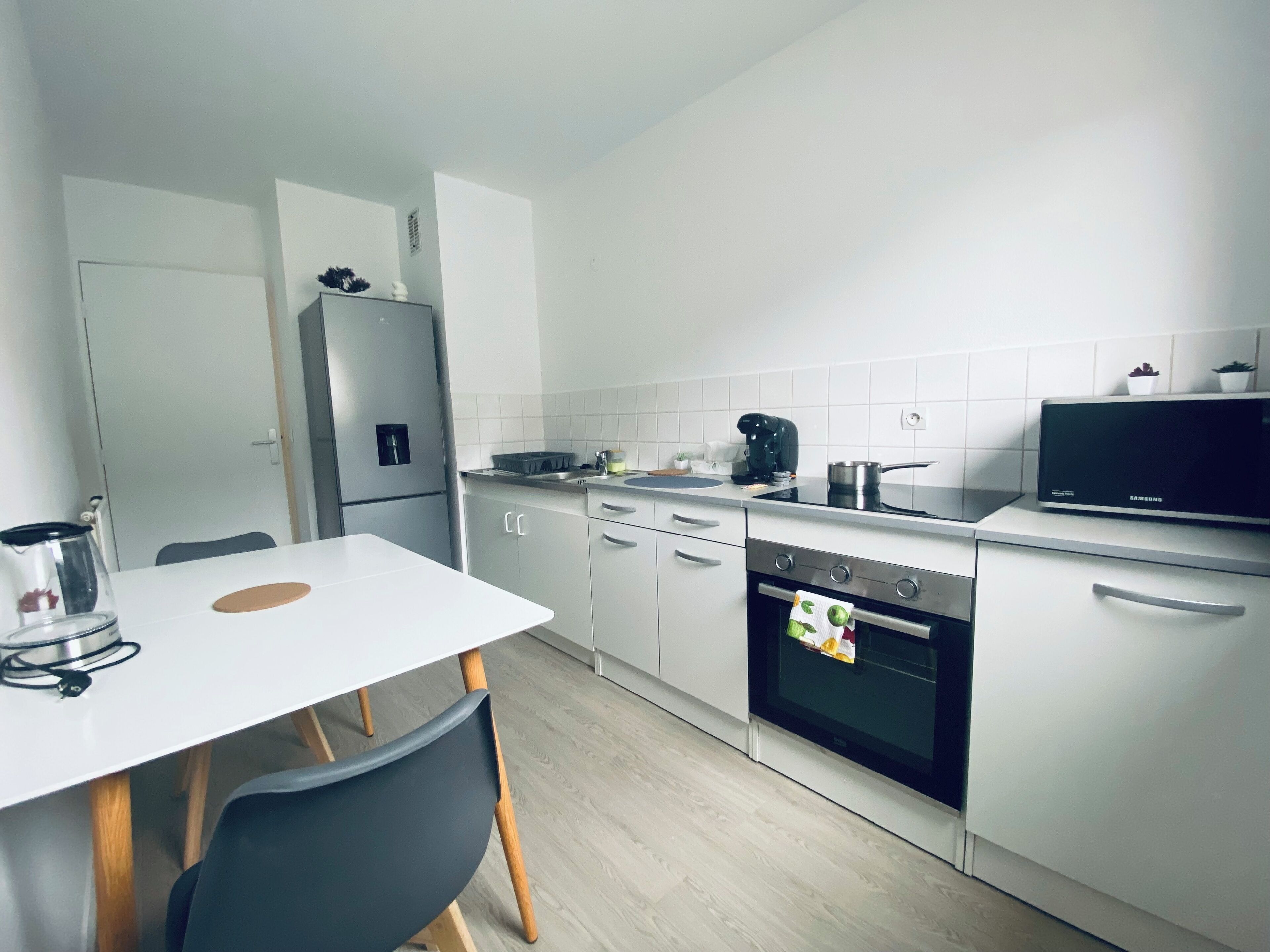 Micro-ondes, four, plaque de cuisson, lave-vaisselle