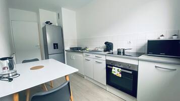 Micro-ondes, four, plaque de cuisson, lave-vaisselle