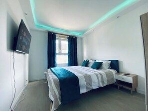 2 室のベッドルーム、アイロン / アイロン台、WiFi、ベッドシーツ