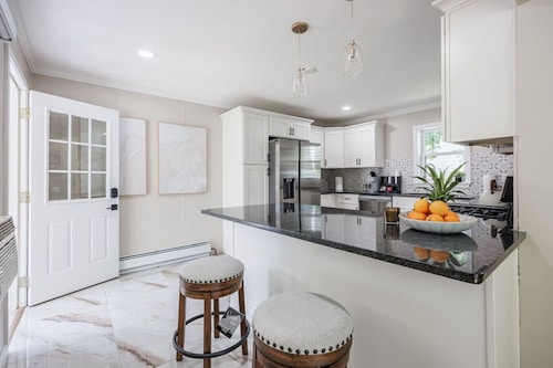 Brighton Retreat Near URMC & Pittsford Plaza