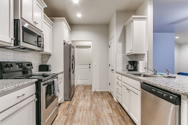 Micro-ondes, four, plaque de cuisson, lave-vaisselle