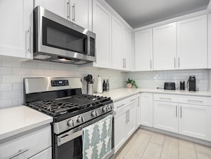 Køleskab, mikrobølgeovn, ovn, kogeplade