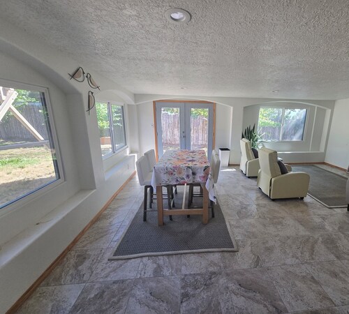 4-bedroom house in awesome Albuquerque with stunning Mountain View