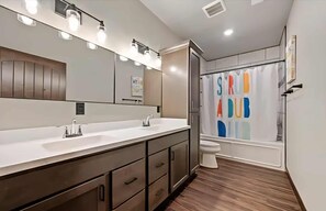 Shower, jetted bath, hair dryer, towels
