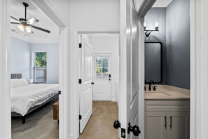 3 chambres, fer et planche à repasser, accès Internet, draps fournis