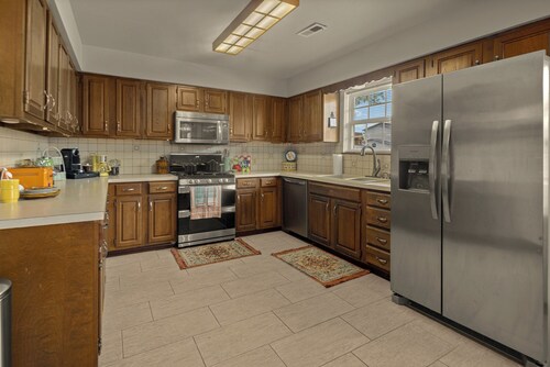 Dogs OK! Hot Tub+4Bed-Near Trails & All Downtown