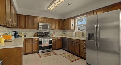 Dogs OK! Hot Tub+4Bed-Near Trails & All Downtown