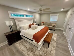 3 habitaciones, tabla de planchar con plancha, wifi y ropa de cama