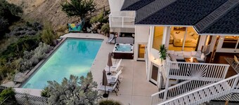 Epic Hillside Retreat Htd Pool HotTub Golf & Sauna