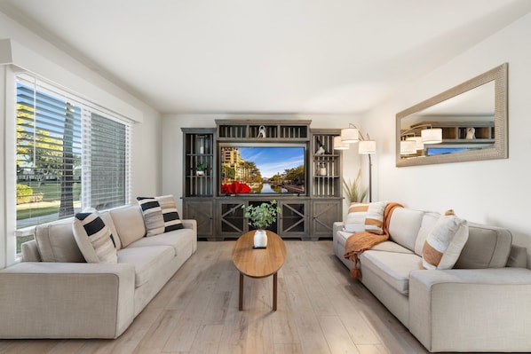 Smart TV y chimenea