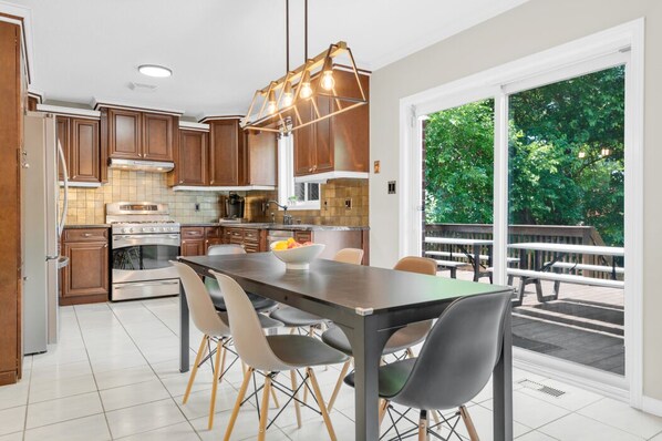 Fridge, microwave, oven, stovetop - Home, away from home. (Quinte West)