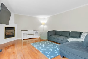 Smart TV, fireplace, table tennis