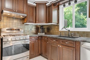 Fridge, microwave, oven, stovetop - Home, away from home. (Quinte West)